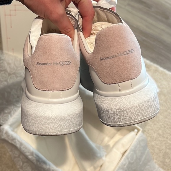 Alexander McQueen Women's Oversized Suede
Heel Detail Sneakers - Picture 5 of 15